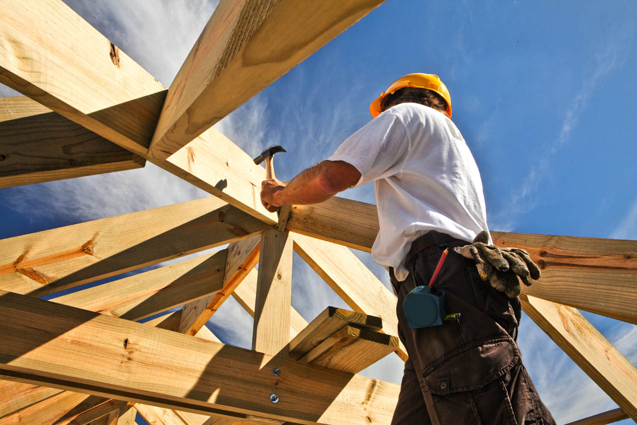 Konstrukcje dachu drewnianego – warto?